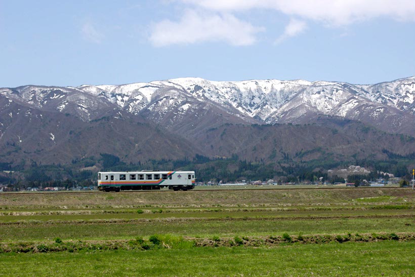 残雪残る